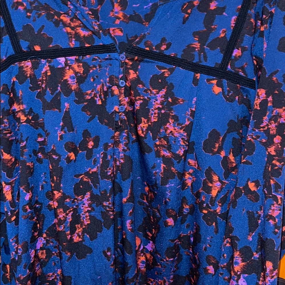 Plus size -Blue patterned blouse - Picture 4 of 5